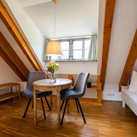 Haus Steinbach 拉德博伊尔